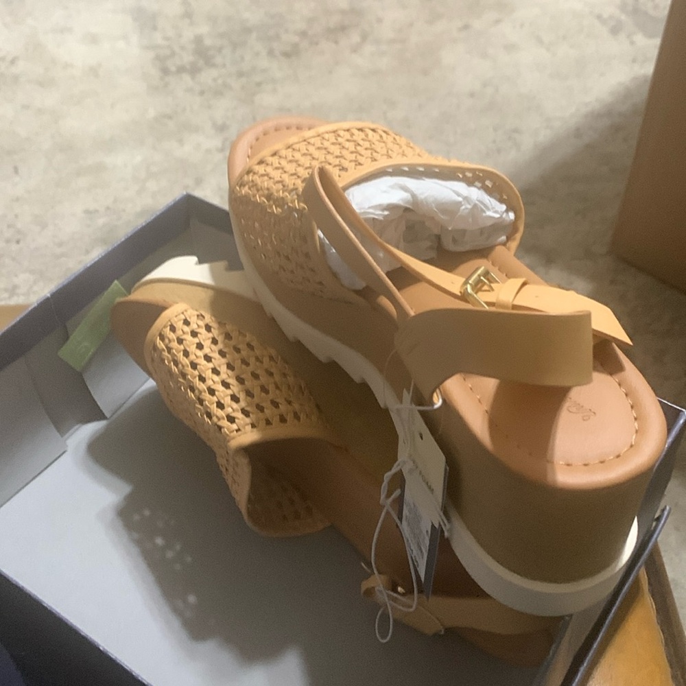 Universal Threads sandals